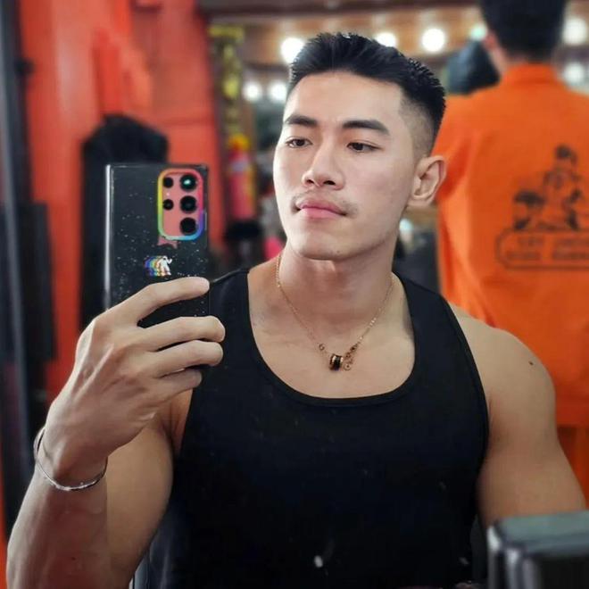 款发型更好看轻熟帅气展现型男魅力！AG真人登录男人过了40岁剪这3(图2)