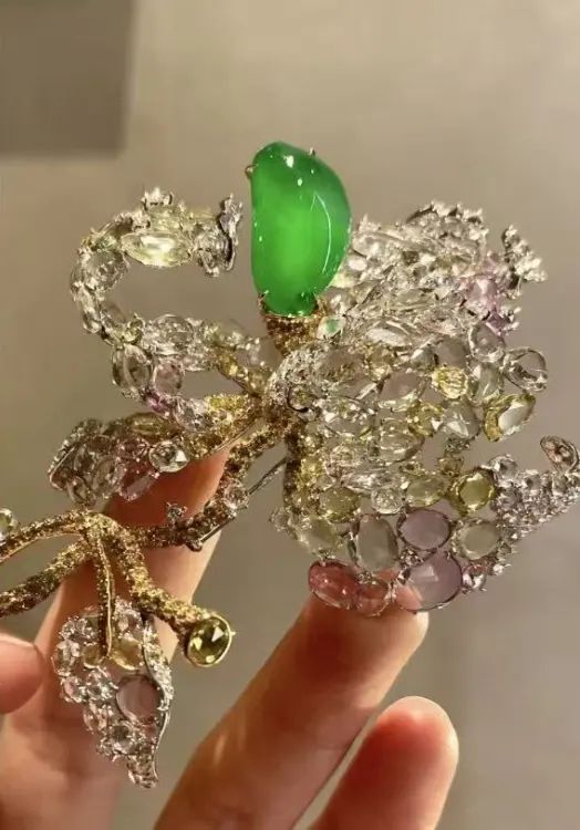 漂亮的翻身仗过亿的翡翠才是真耀眼！AG真人地址《许我耀眼》是赵露思(图27)